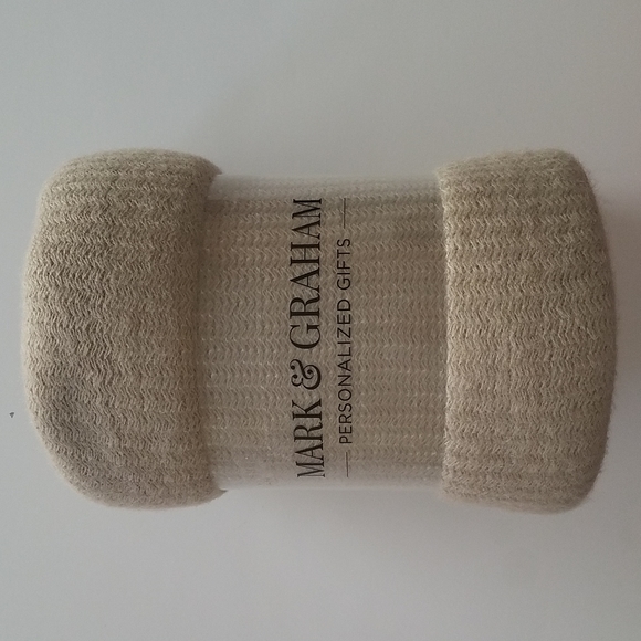 🛍HP🛍Mark & Graham Throw Blanket - Picture 2 of 2